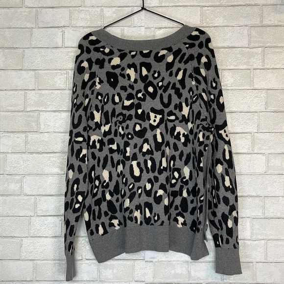 Stella & Dot Leopard Side Button Sweater L - Picture 5 of 7